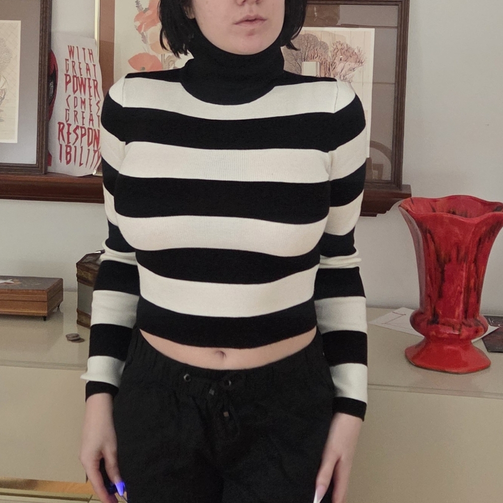 NWT! Stradivarius Black & White Striped Turtleneck - Size Small